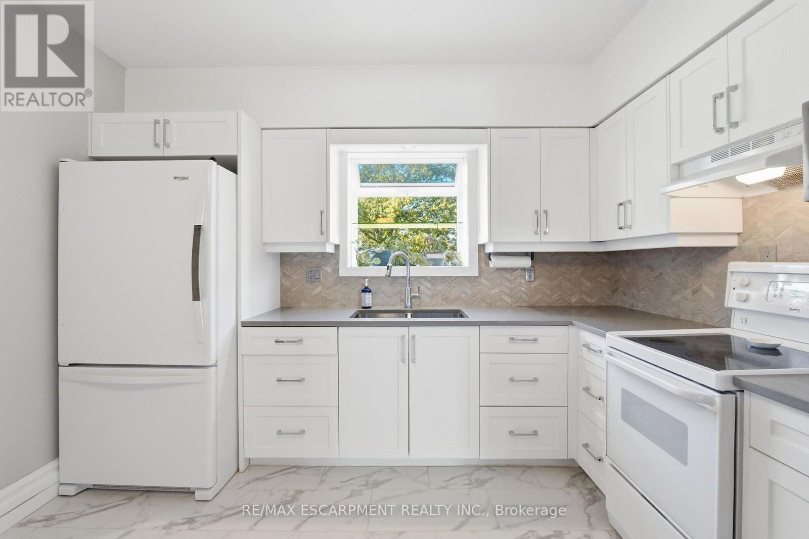 1022 Lakeshore Road, Haldimand, ON photo 14