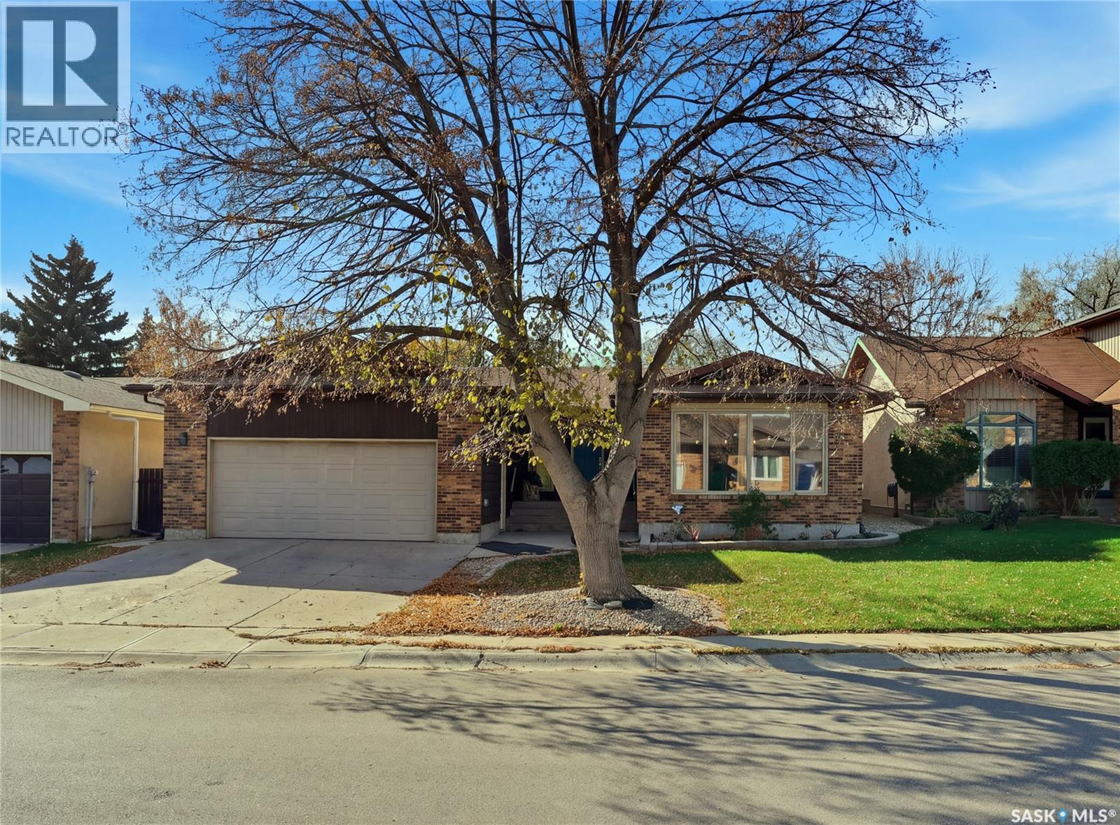 2258 Newis BAY E, Regina — photo 2