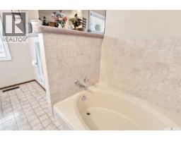 Laundry room - 430 Kingsmere Boulevard, Saskatoon, SK S7J3V1 Photo 13
