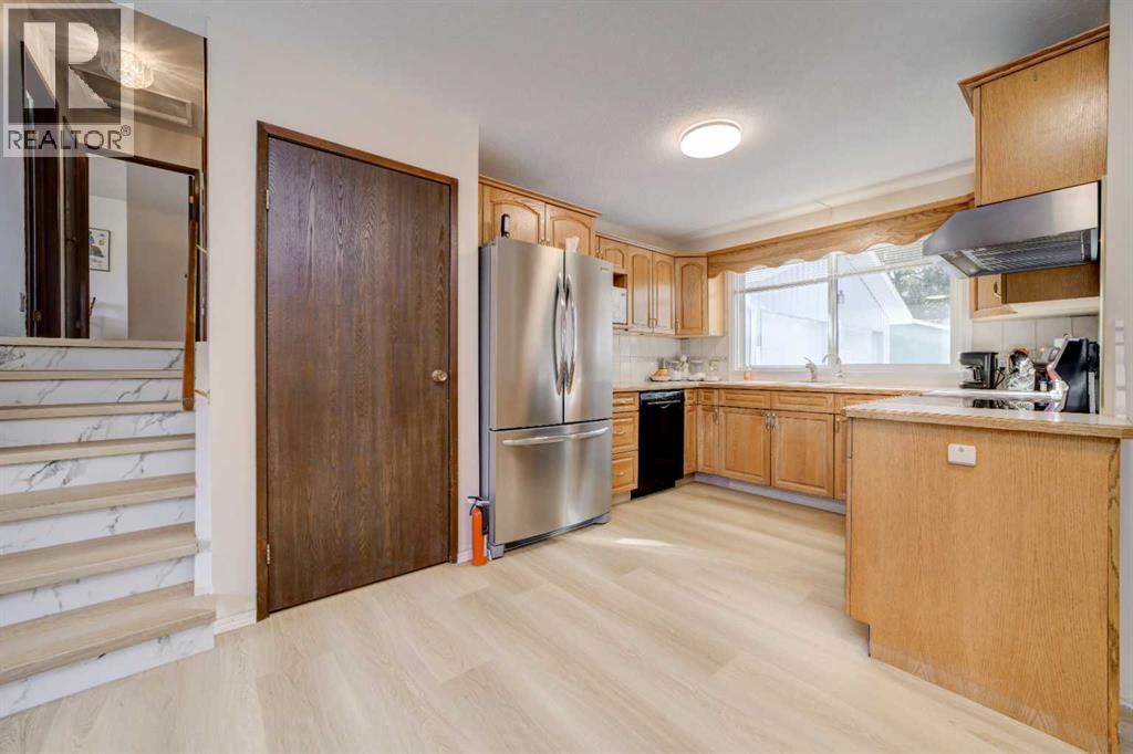 550 Charlotte Street, photo 8 of 48