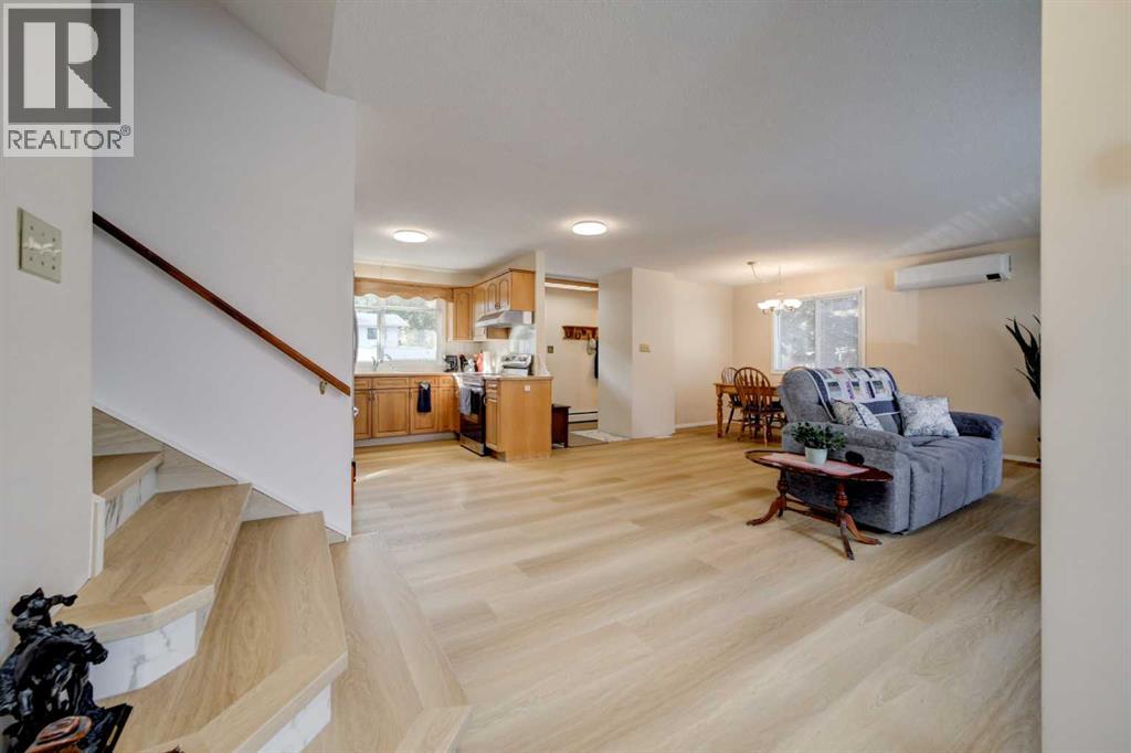 550 Charlotte Street, photo 3 of 48