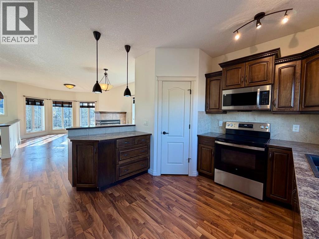 122 12 Avenue NE, Sundre — photo 7