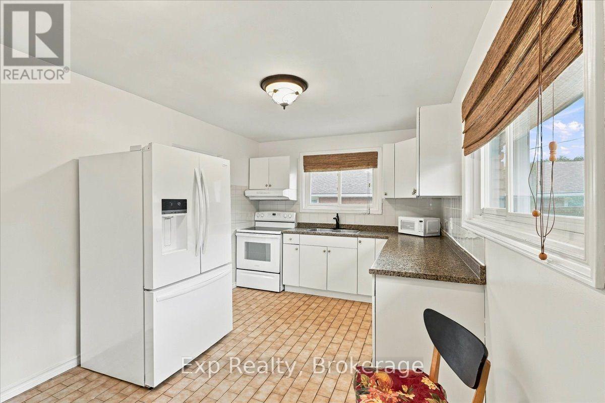 5 Kidd Avenue, Quinte West, ON photo 11