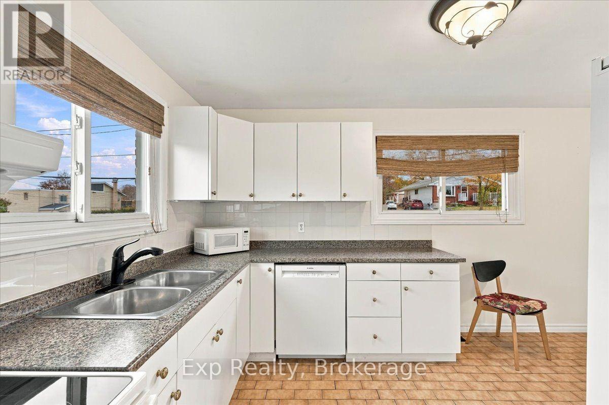 5 Kidd Avenue, Quinte West, ON photo 12