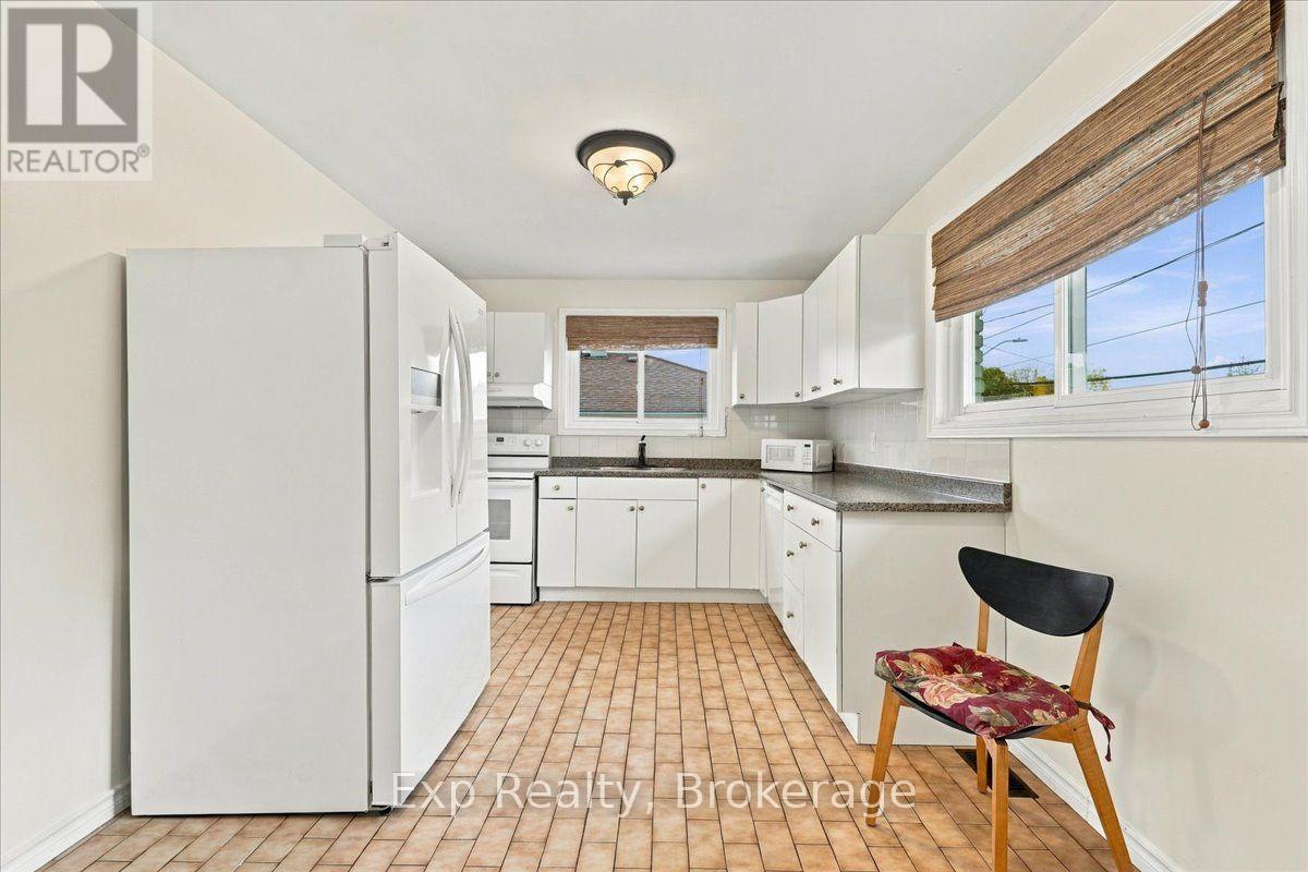 5 Kidd Avenue, Quinte West, ON photo 9
