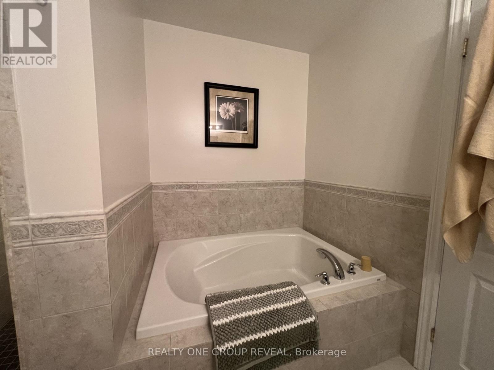 13 Enderly Street, Ajax, ON photo 12