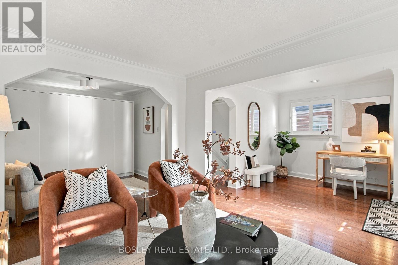 20 Clairlea Crescent, Toronto, ON photo 9