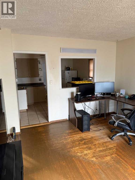 762 9 Street SE, photo 5 of 13