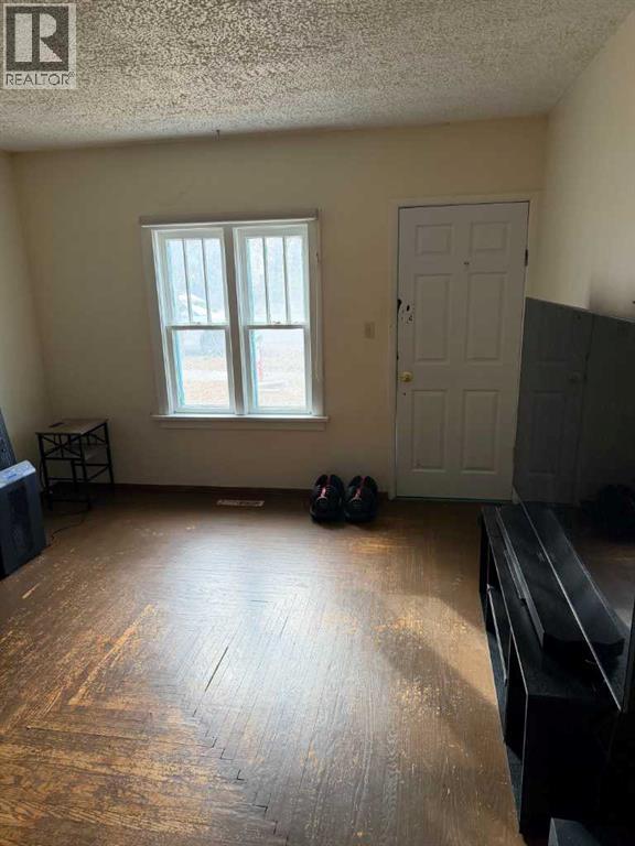 762 9 Street SE, photo 6 of 13