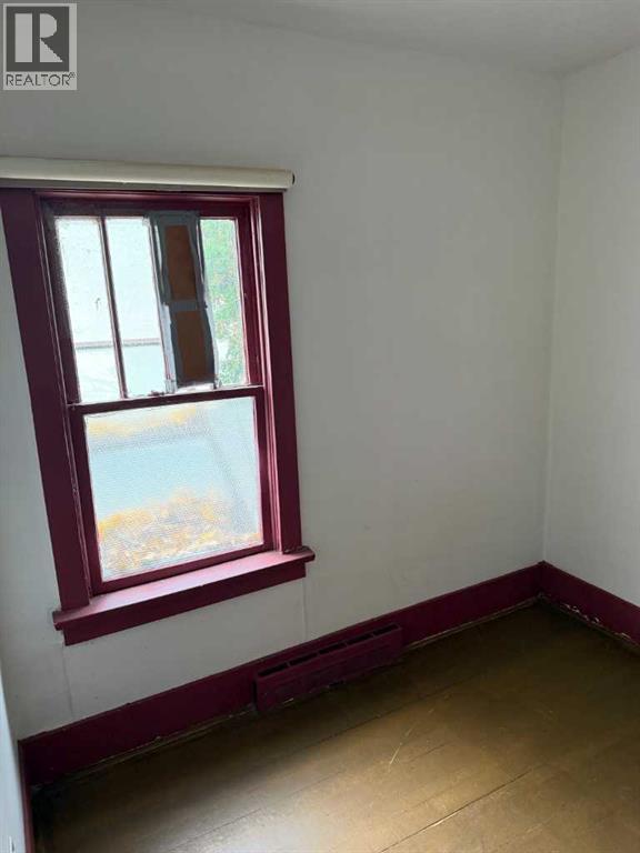 762 9 Street SE, photo 11 of 13