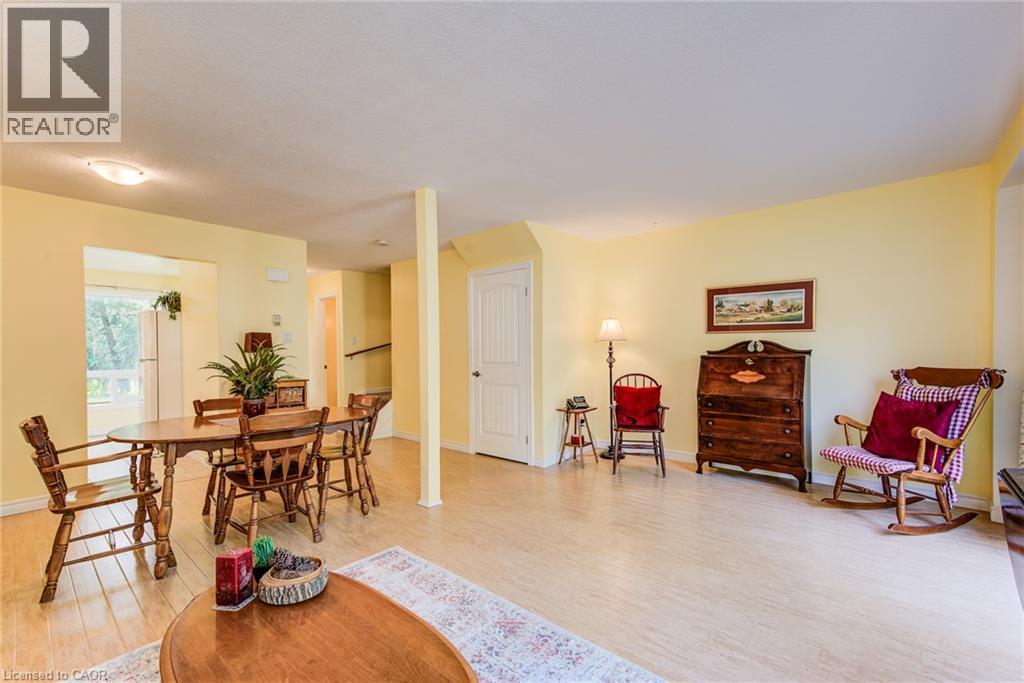 #25 32 MOWAT Boulevard - 16