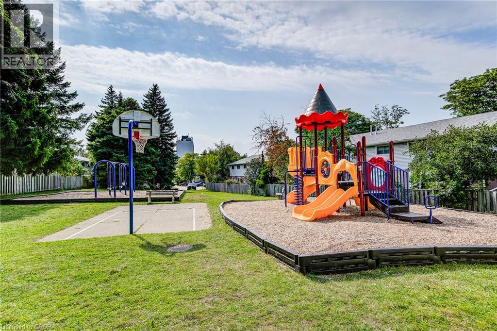 #25 32 MOWAT Boulevard - 46