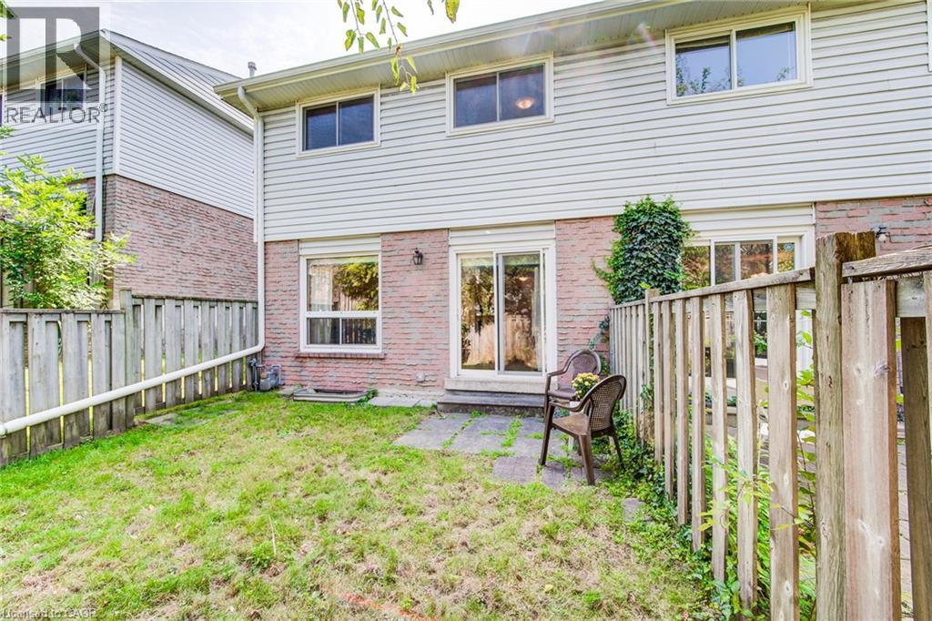 #25 32 MOWAT Boulevard - 36