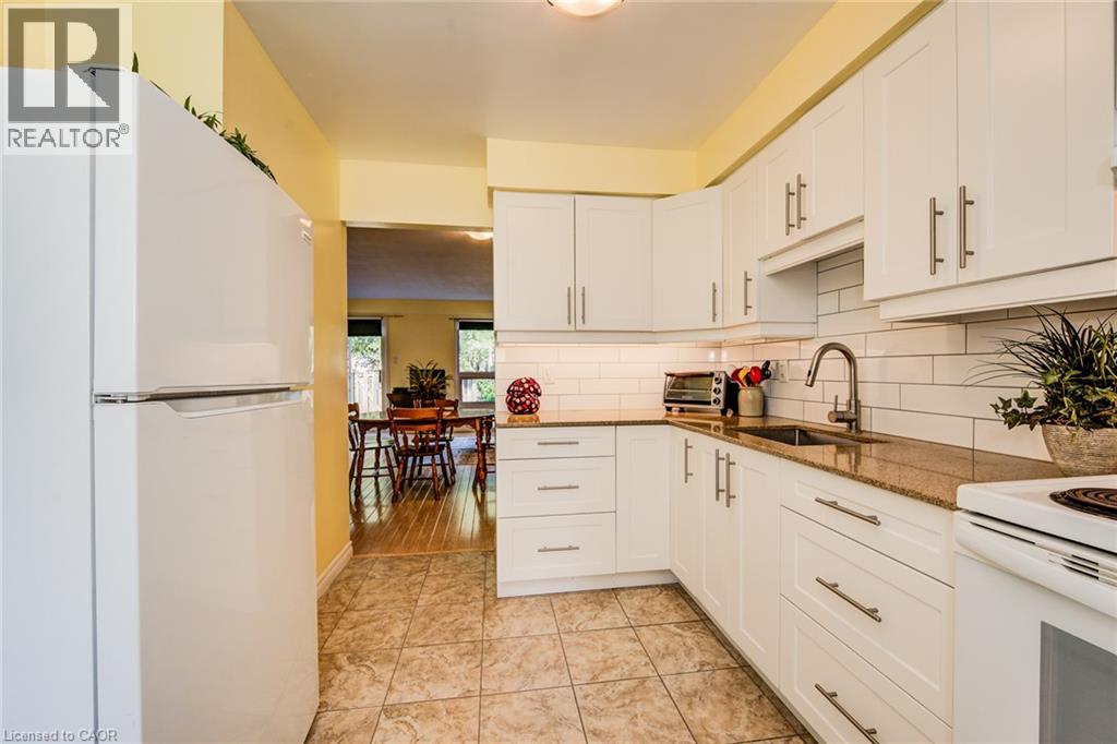 #25 32 MOWAT Boulevard - 21