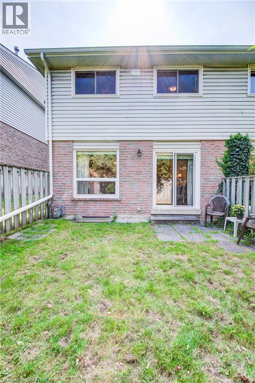 #25 32 MOWAT Boulevard - 38