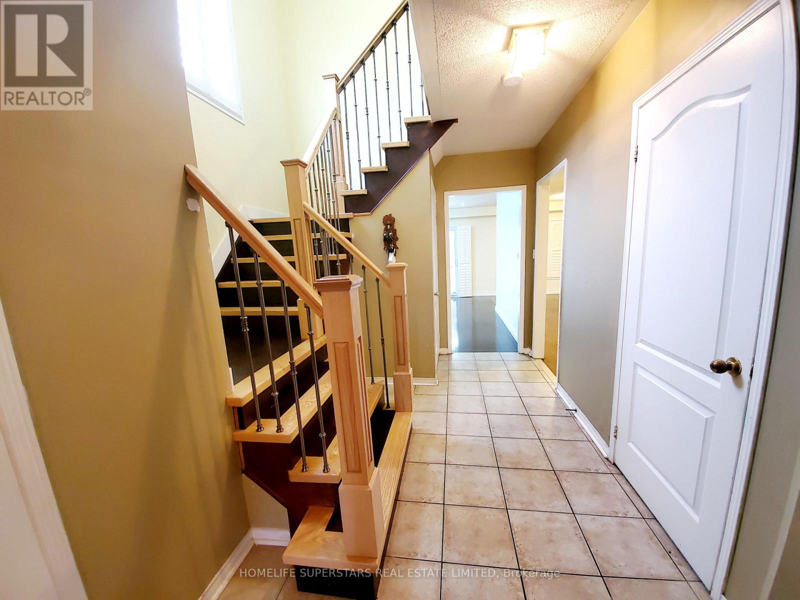 6096 WINDFLEET CRESCENT, Mississauga (East Credit) — photo 2