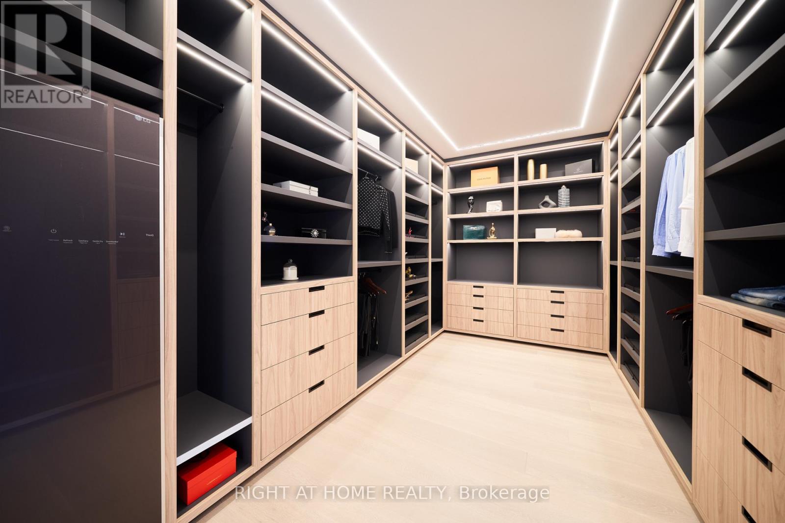 4675 Dundas Street West, Toronto, ON photo 18