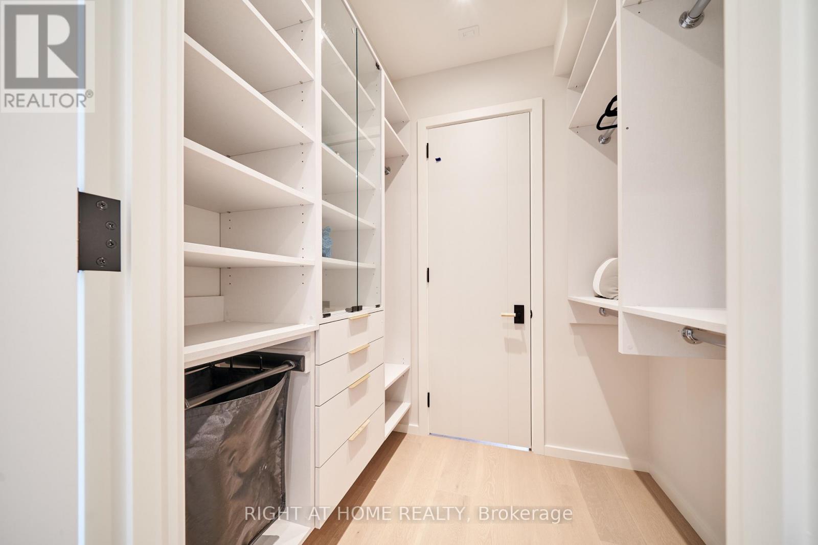 4675 Dundas Street West, Toronto, ON photo 21