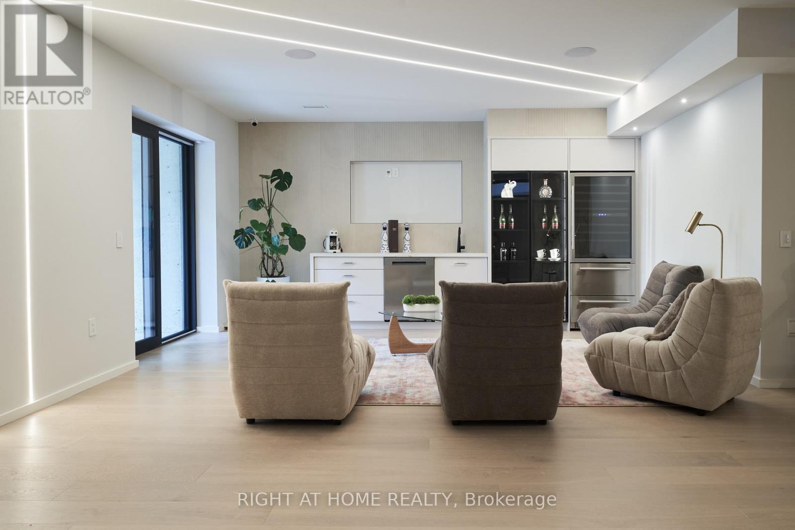 4675 Dundas Street West, Toronto, ON photo 23