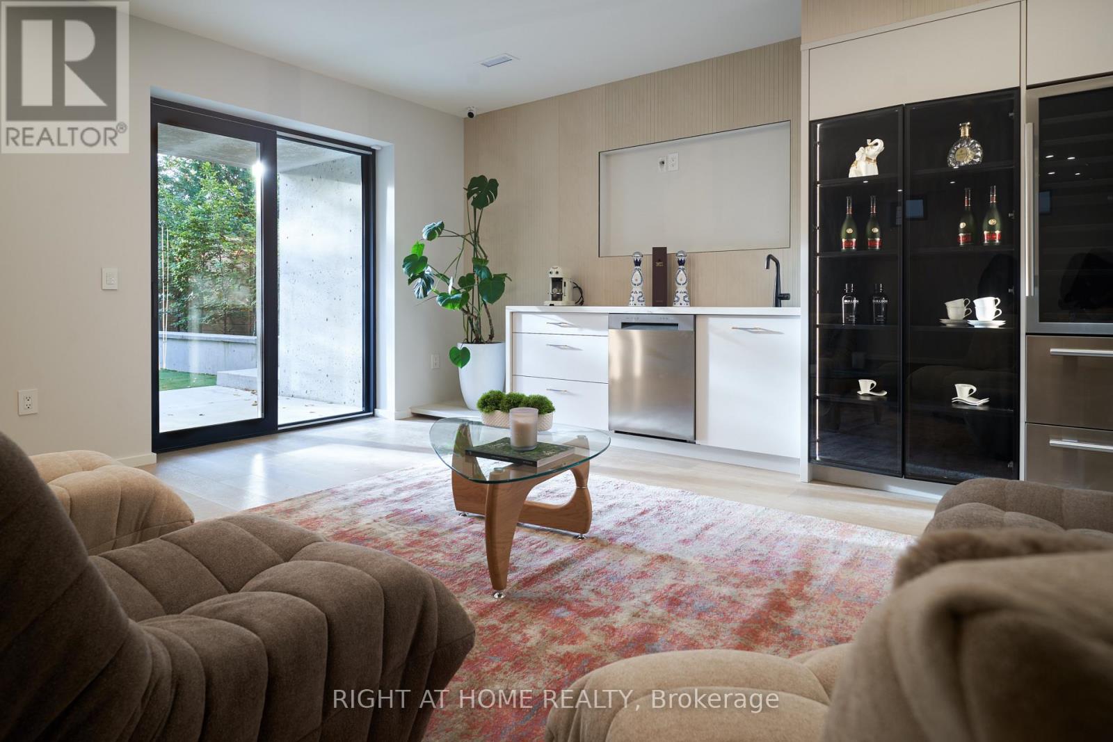 4675 Dundas Street West, Toronto, ON photo 25