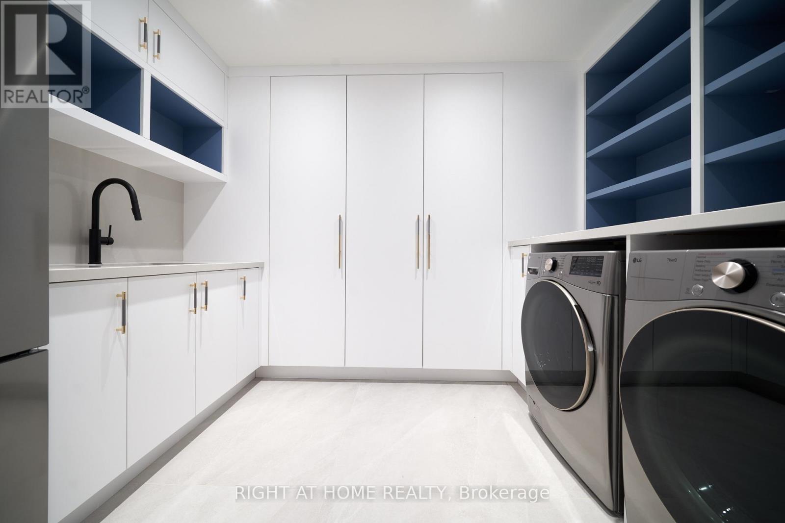 4675 Dundas Street West, Toronto, ON photo 28