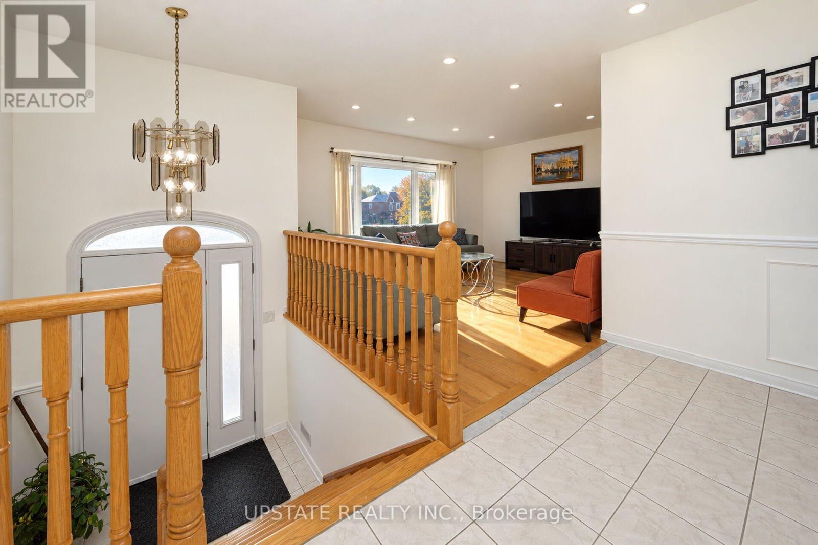 28 BRAEMORE ROAD, Brampton (Brampton West) — photo 2