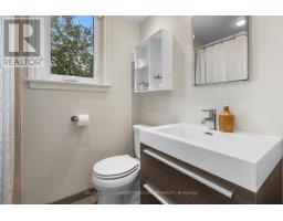 200 Saint Marks Road, Toronto, ON M6S2H9 Photo 16