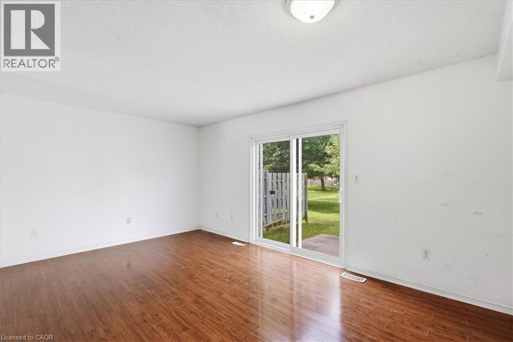 15 ROEHAMPTON Crescent, Guelph — photo 10