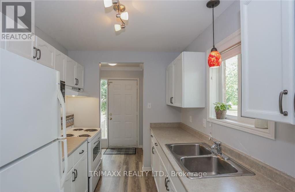 54 TANOAK Drive, London North, ON photo 16
