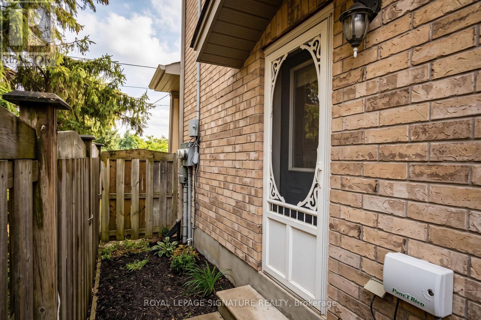 MAIN LEVEL - 654 ST. DAVID STREET N, Centre Wellington (Fergus) — photo 2