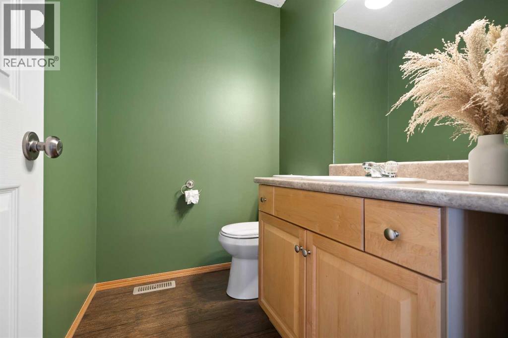 38 Sunrise Road SW, photo 10 of 33