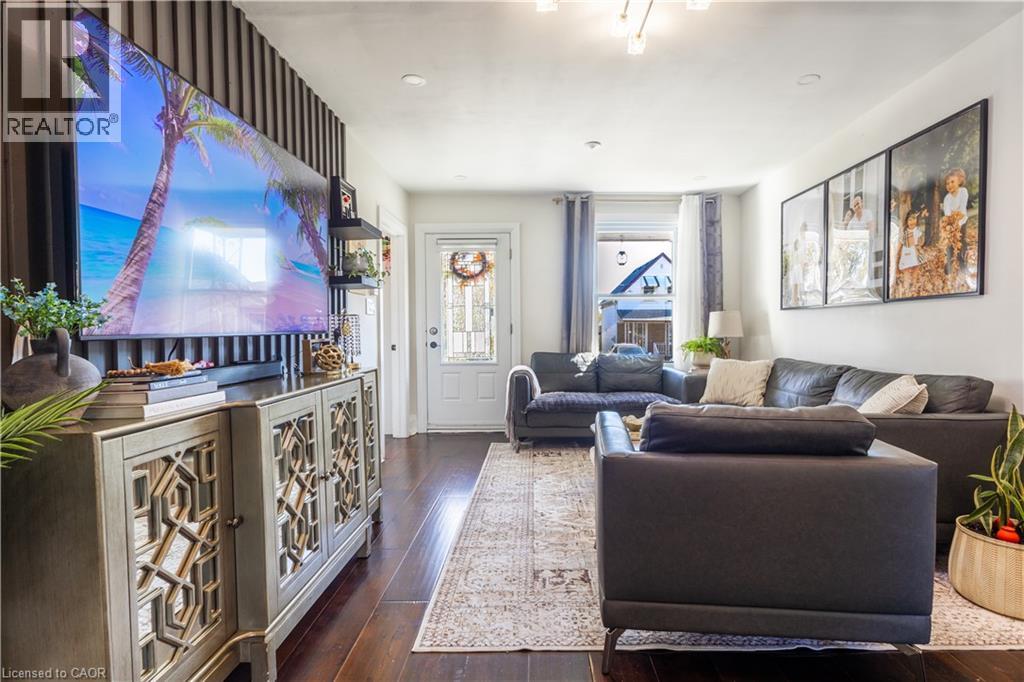 103 TUXEDO Avenue N - 16