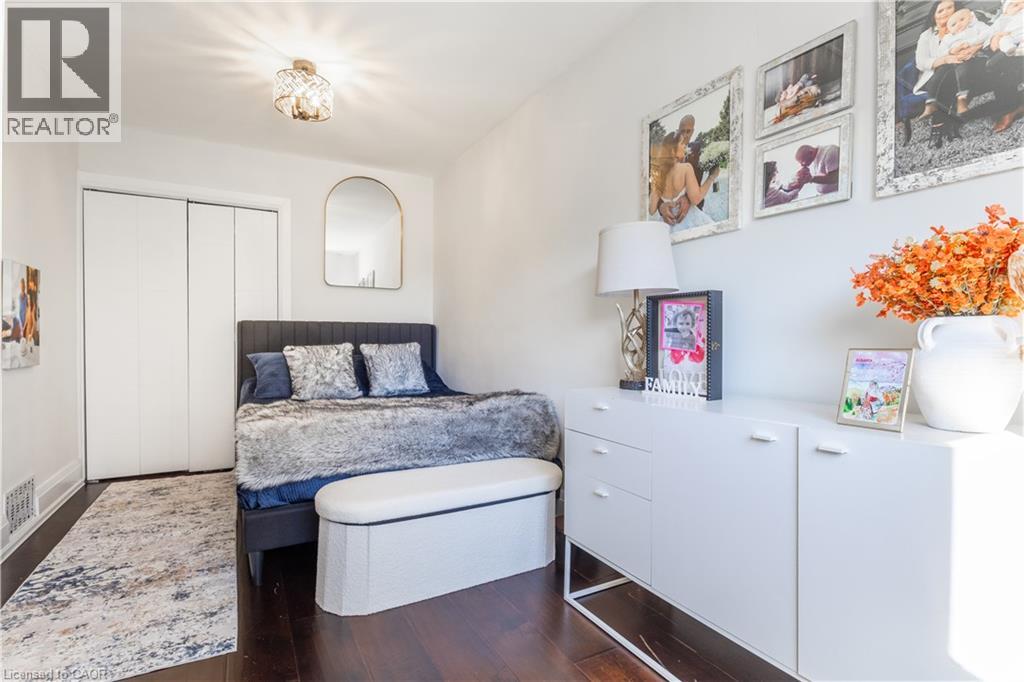 103 TUXEDO Avenue N - 17