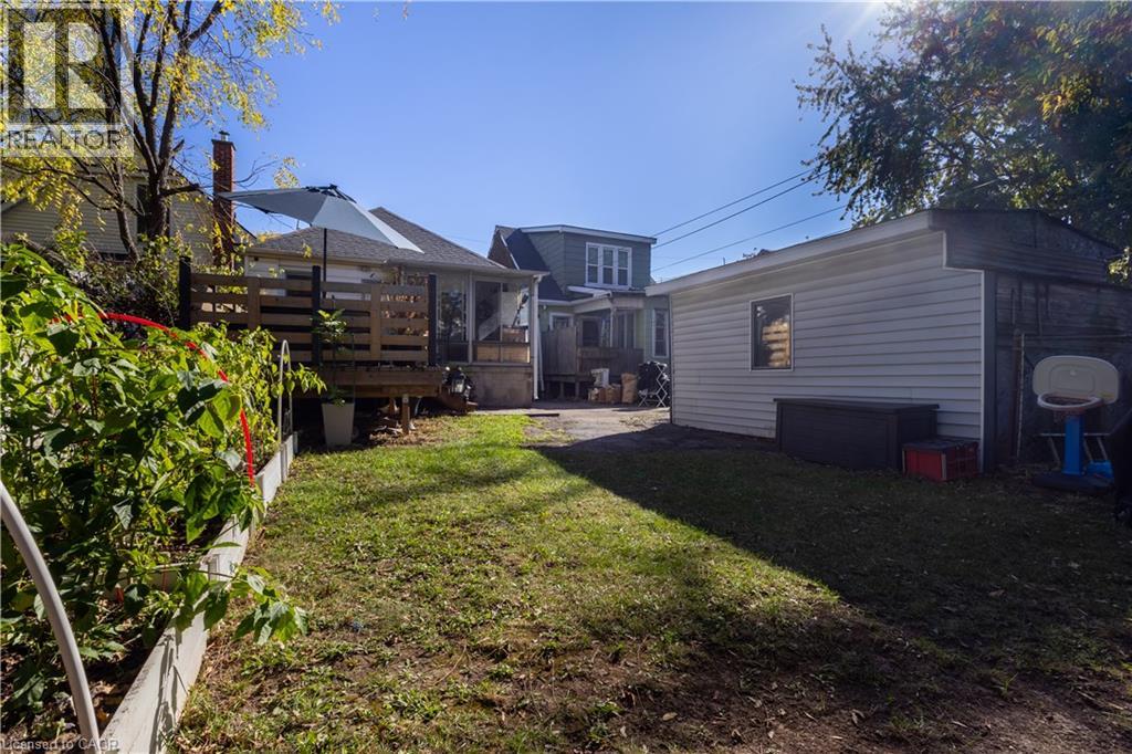 103 TUXEDO Avenue N - 41