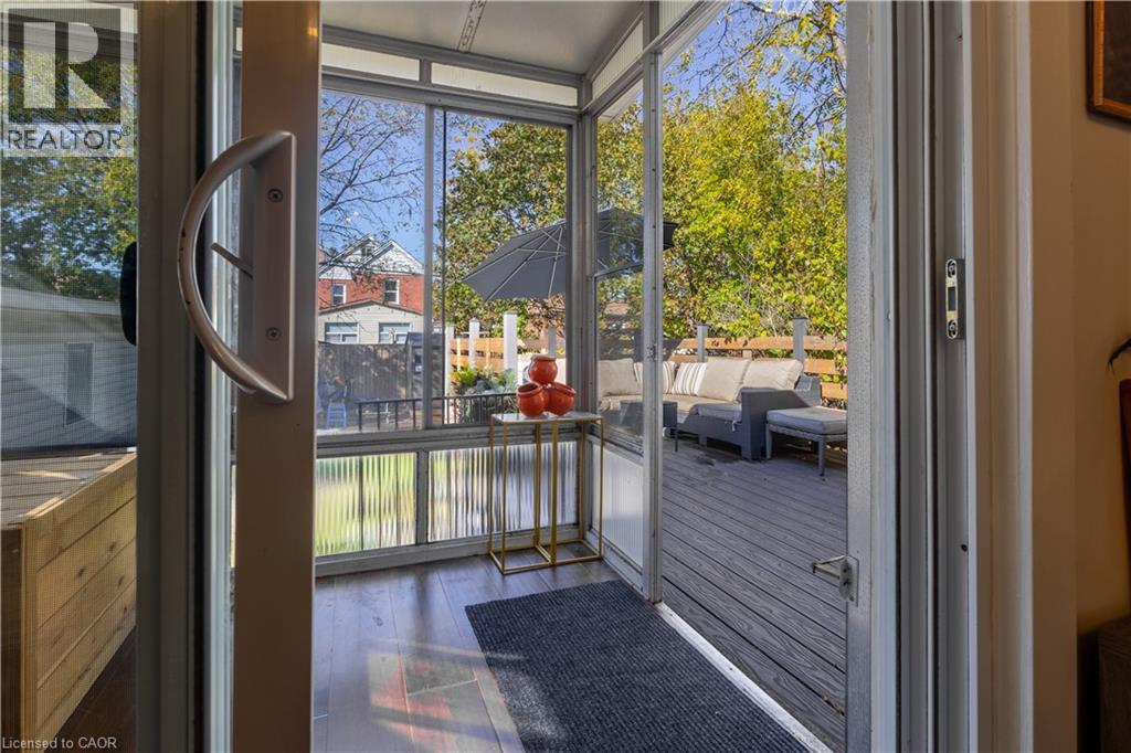 103 TUXEDO Avenue N - 34