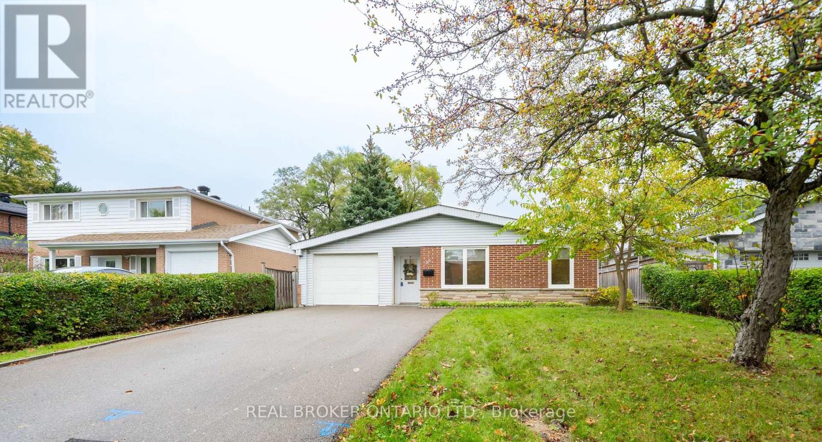 53 KINGSLAKE ROAD, Toronto (Don Valley Village)
