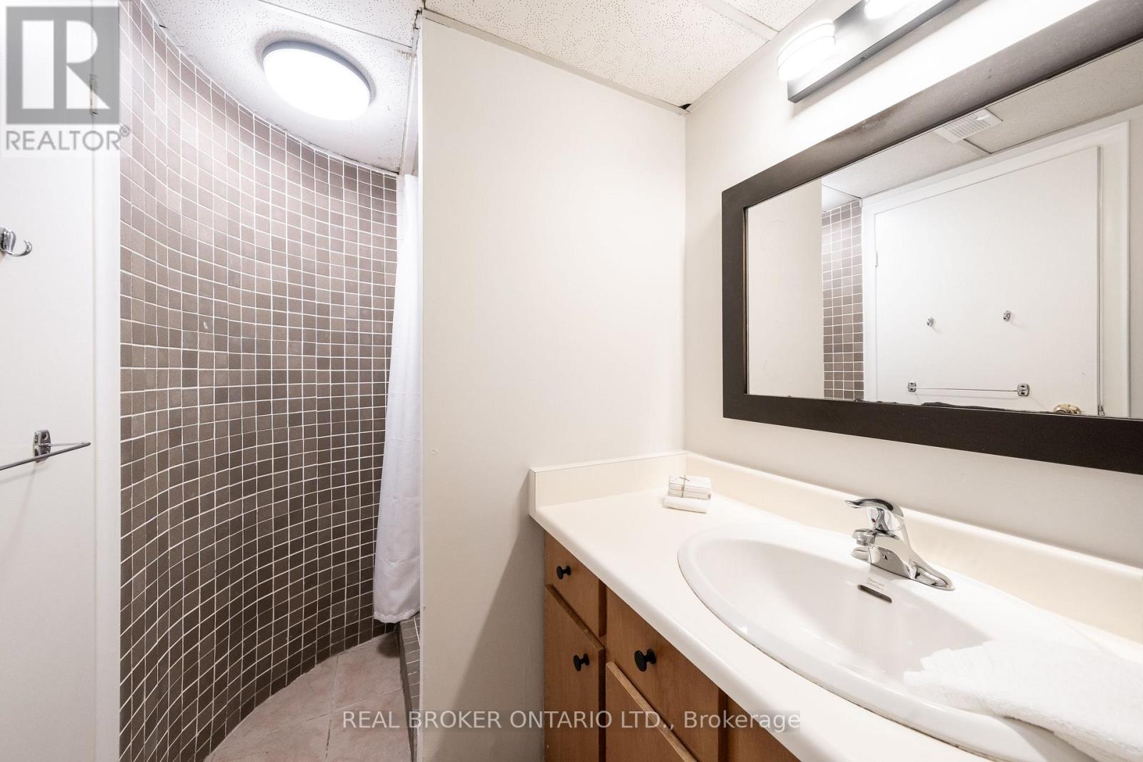 53 Kingslake Road, Toronto, ON photo 31