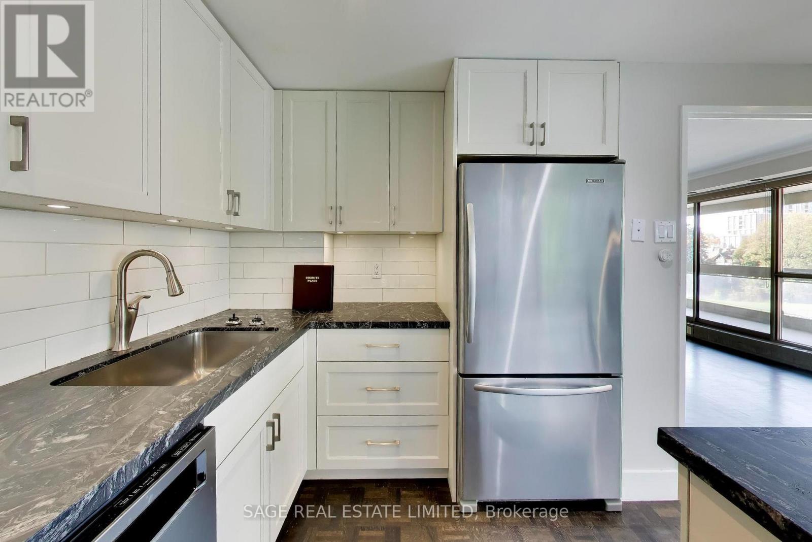 403 - 63 ST CLAIR AVENUE W, Toronto (Yonge-St. Clair) — photo 9