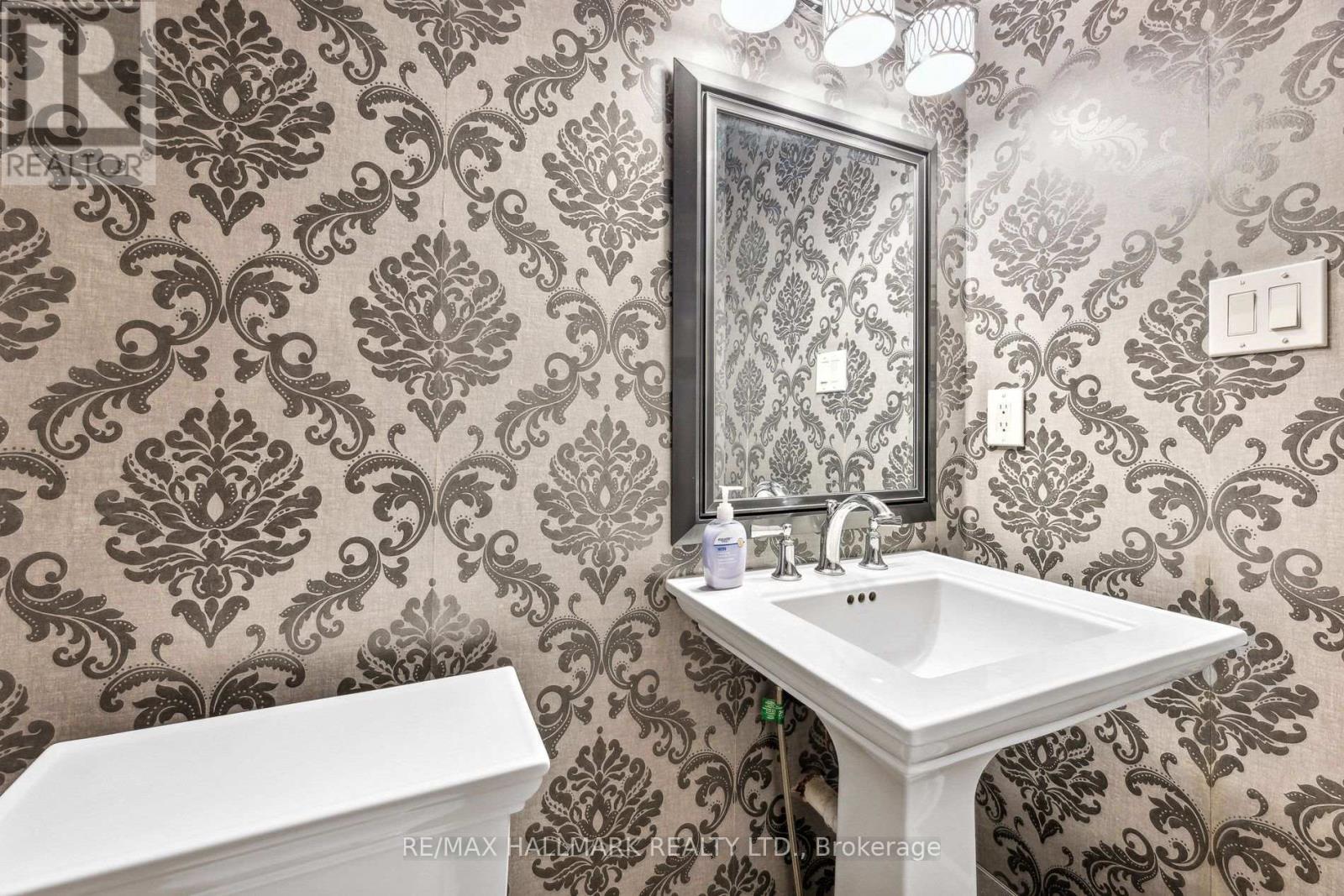 447 Longworth Avenue, Clarington, ON photo 37