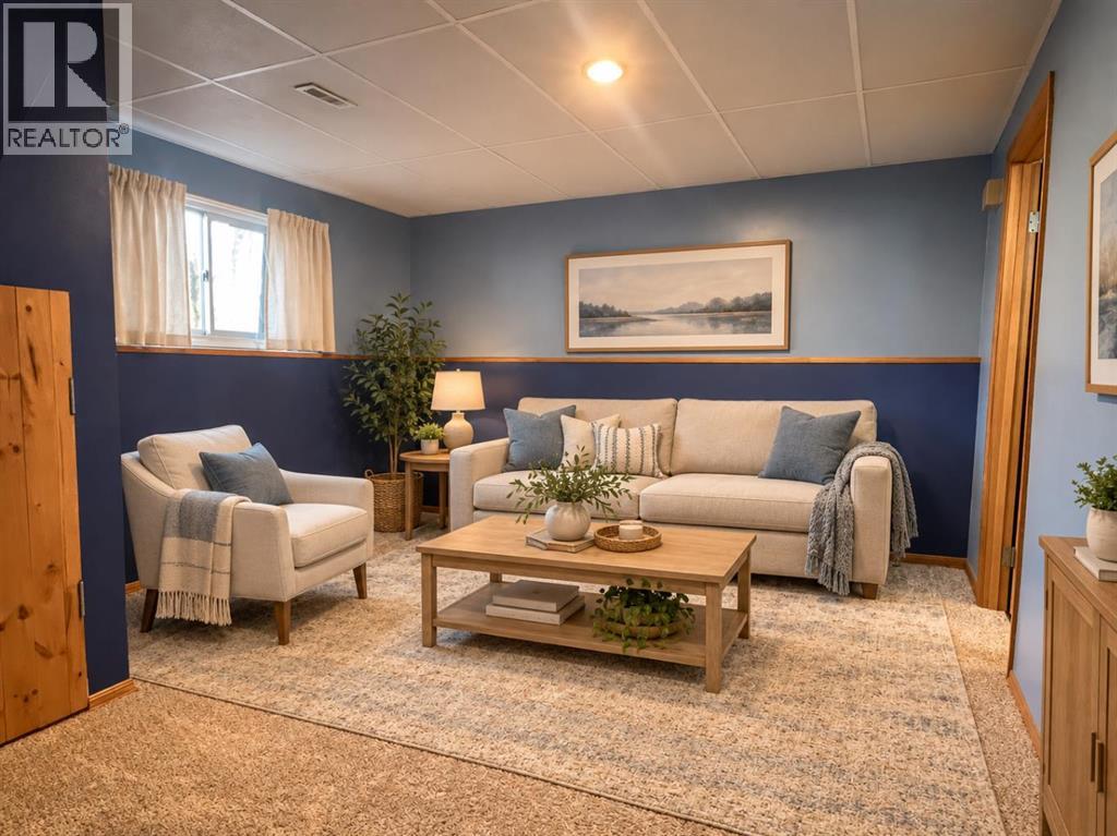 63 Mclevin Crescent, photo 15 of 38