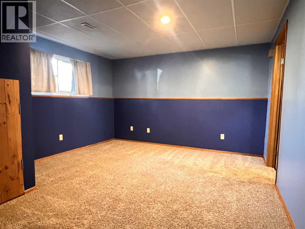 63 Mclevin Crescent, photo 14 of 38