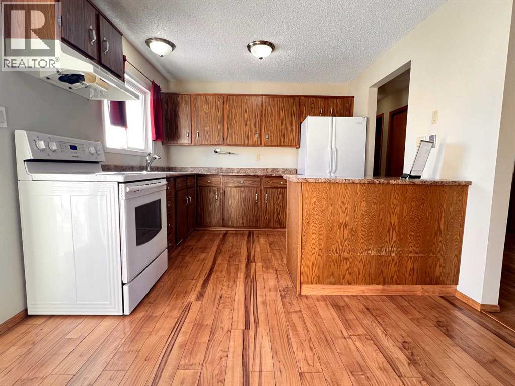 63 Mclevin Crescent, photo 11 of 38