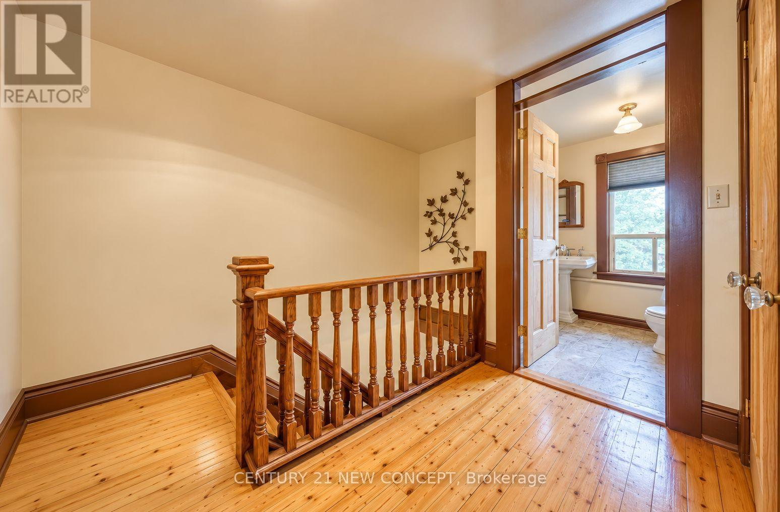 68 Victoria Street, Barrie photo 25