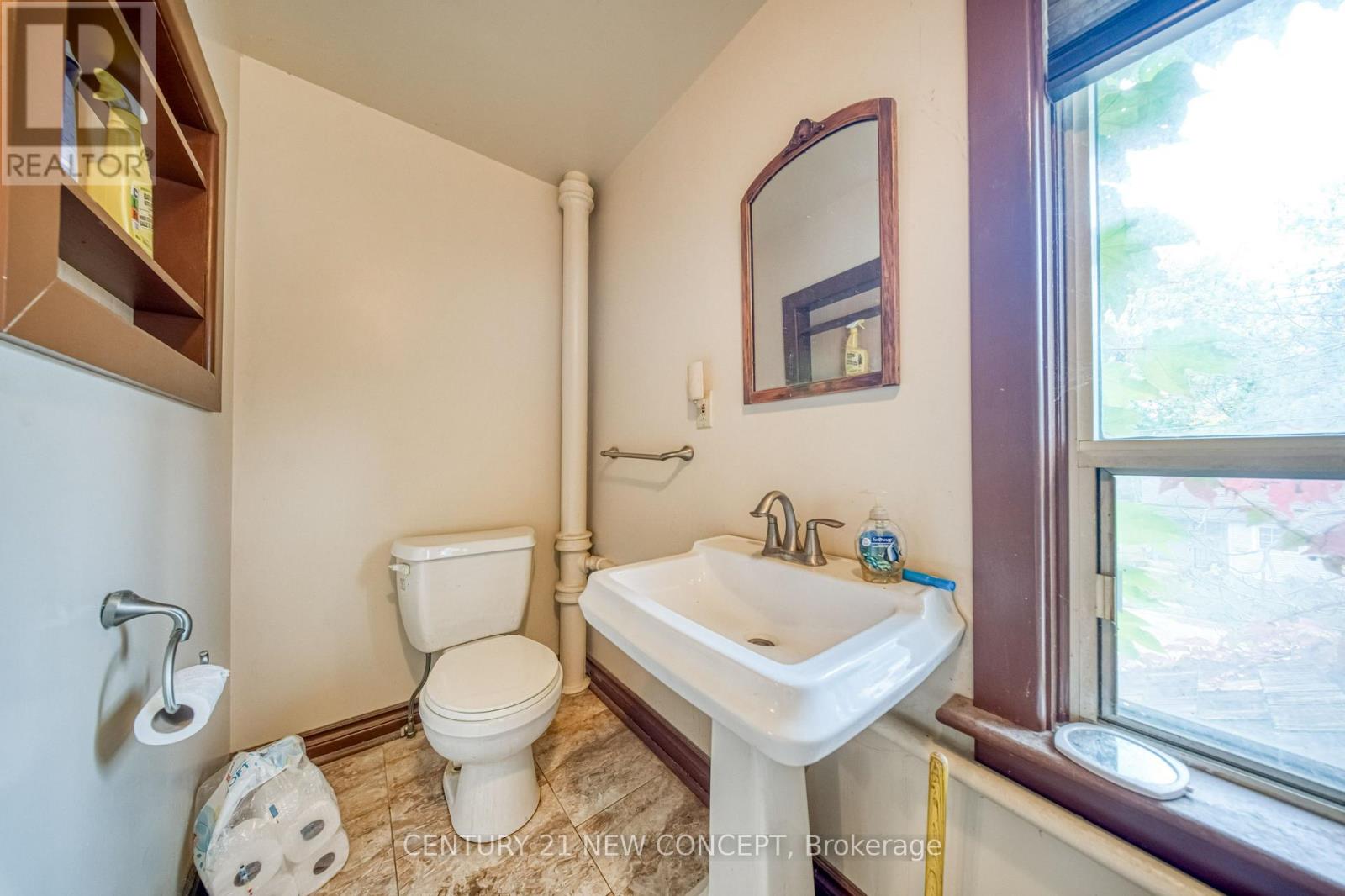 68 Victoria Street, Barrie photo 33