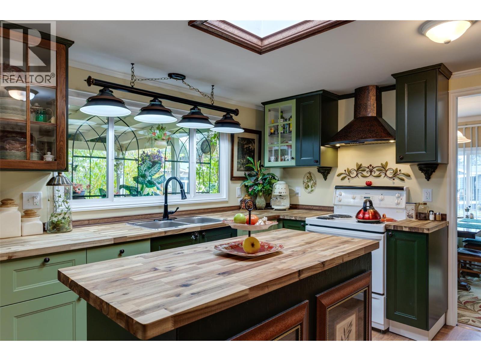 12 1999 Hwy 97 Highway South, West Kelowna