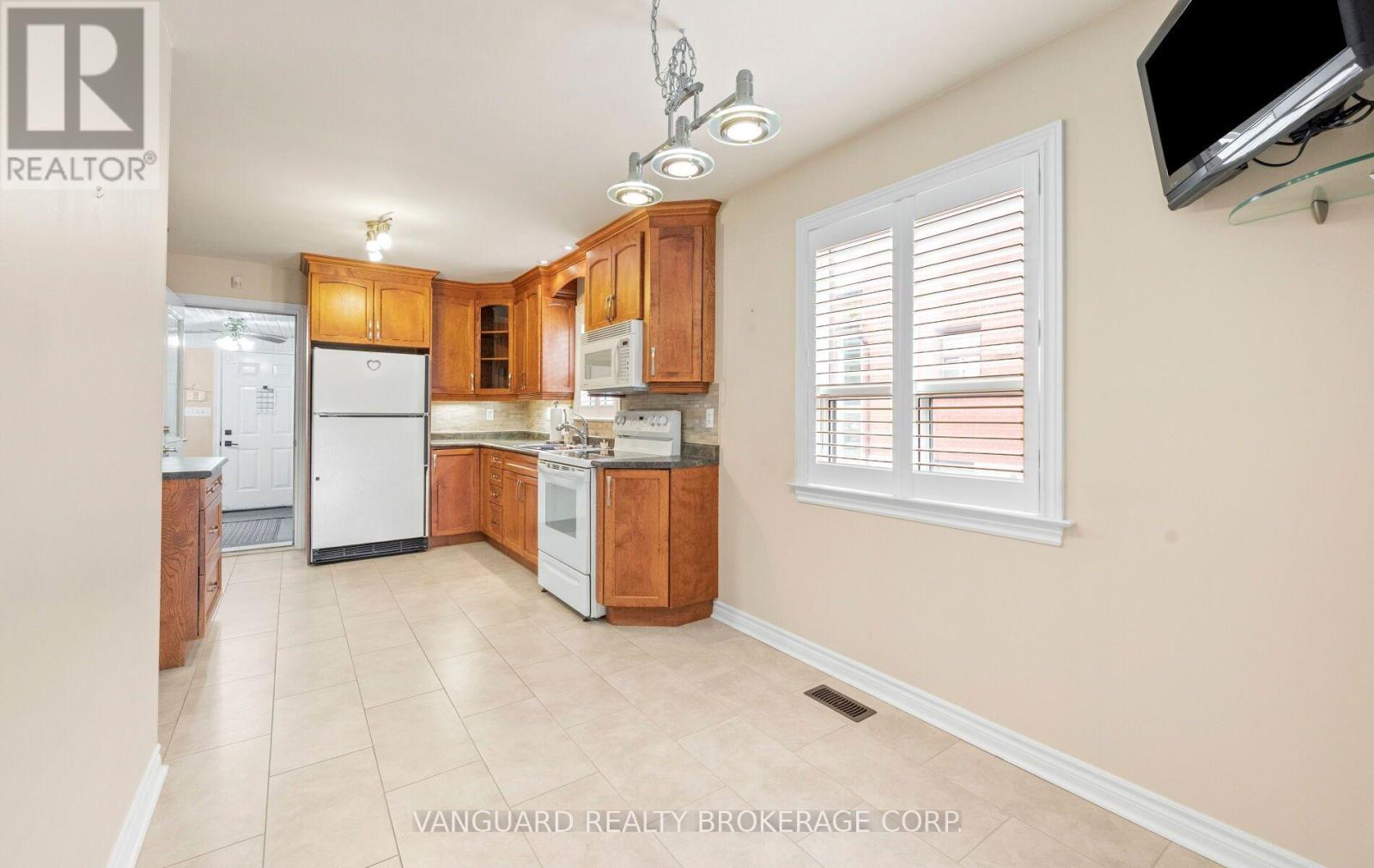 182 Rustic Road, Toronto, ON photo 16