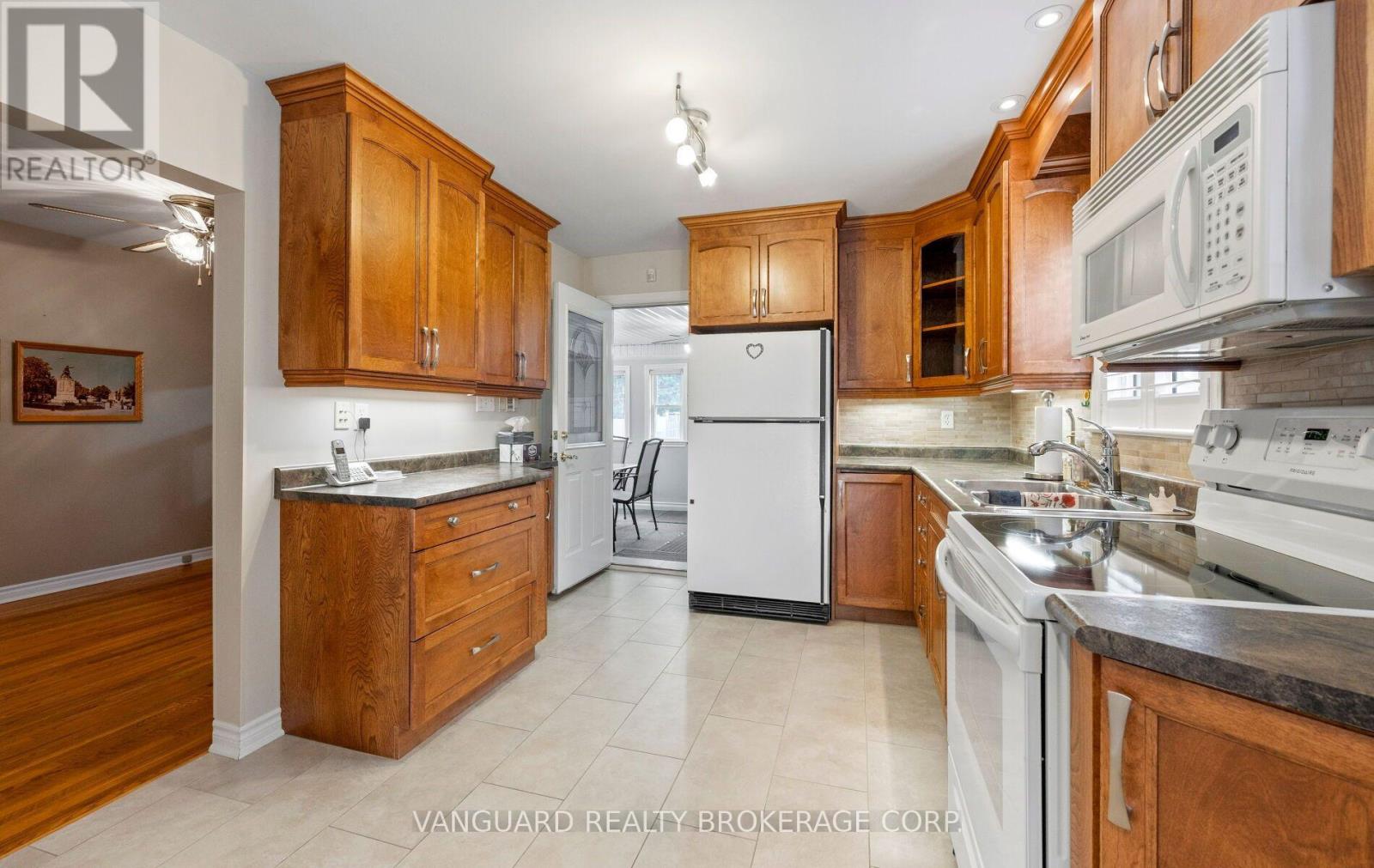 182 Rustic Road, Toronto, ON photo 17