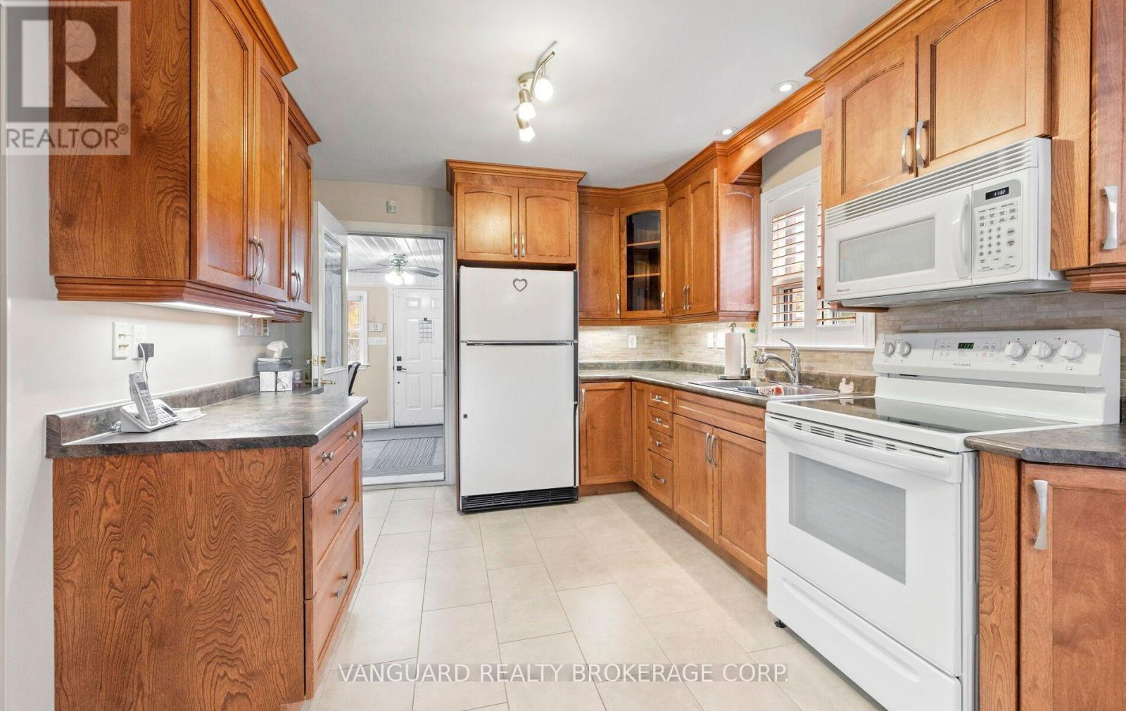 182 Rustic Road, Toronto, ON photo 19