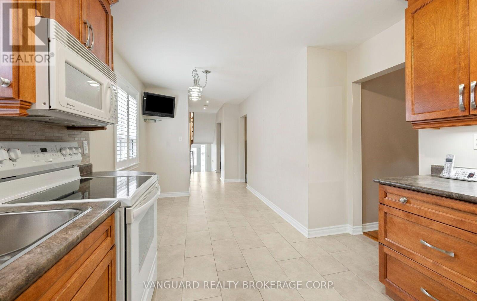 182 Rustic Road, Toronto, ON photo 21