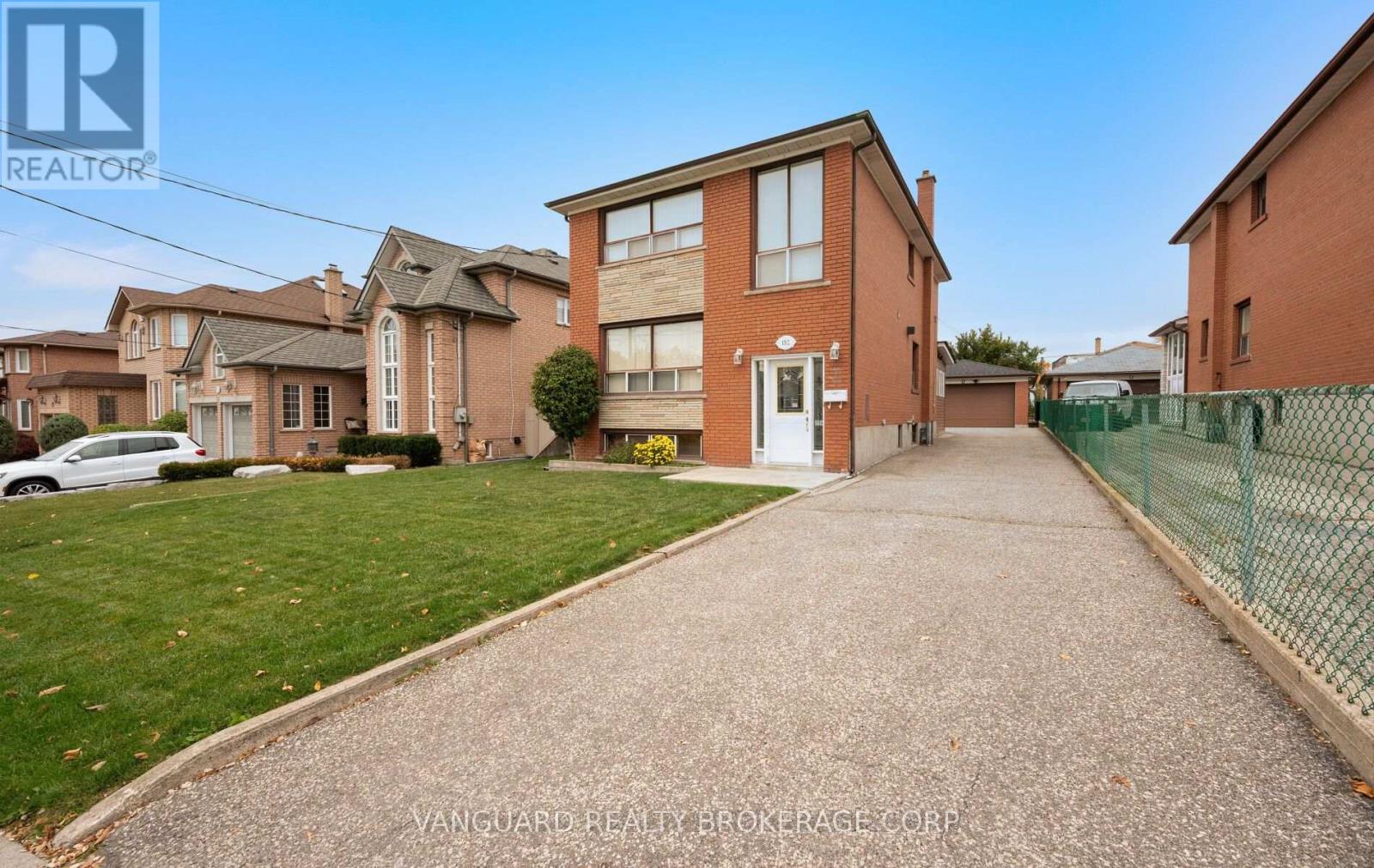 182 RUSTIC ROAD, Toronto (Rustic) — photo 3